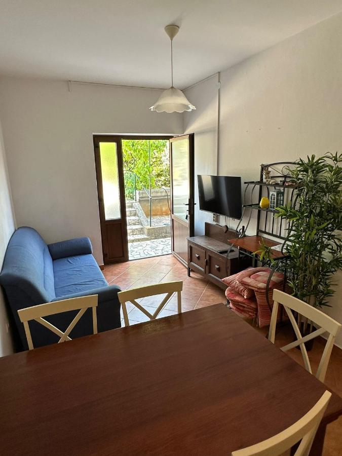 Apartments With A Parking Space Mali Losinj Exterior photo
